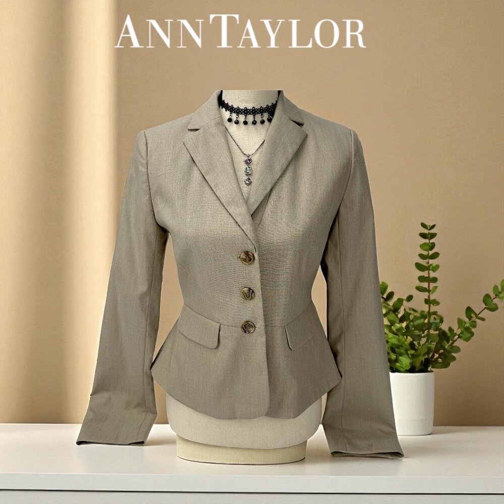Ann Taylor Blazer Size 0 Beige Fitted 3-Button Work Jacket Career Suiting